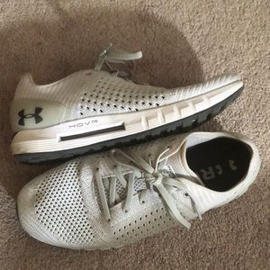 ⚡️ LAST CALL ⚡️Under Armour Hovr Sneakers